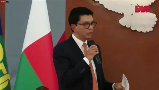 SONGADIMBAOVAO REAL NEWS Andry RAJOELINA Mitadiava olona hisolo ahy fa izaho tsy hilatsaka intsony amin’ny fifidianana manaraka. Sary : TVM | Real TV Madagasikara