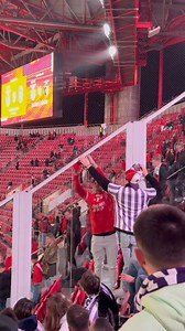 928K views · 22K reactions | O fair-play entre adeptos do Benfica e Toulouse foi bonito de se ver 欄 Vídeo via Twitter: AbadieHugo | sport tv | Facebook