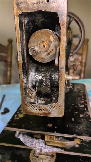 working hard on this model 27 Singer #singer #singersewingmachine #vintage