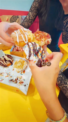 donuts with my besties!! collab with @lucy💝🌟 !!! whoever you send this too has to buy you donuts!! @OfficialDuckDonuts 🍩🍩💕 #donuts #sendthistoafriend #fyp #bestie #viral