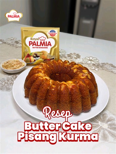 Lembutnya Butter Cake Pisang Kurma pas banget jadi hidangan spesial momen Lebaran ✨ Yang bikin beda itu ada topping kacang almond dan isian selai karamel biskuit yang manisnya pas dan bikin nagih. Isian juga bisa dikreasikan pakai selai favorit lainnya. Soal rasa, semua di rumah pasti bisa nikmatin! Yuk recook sekarang, Moms Resep lengkapnya cek di 🌐 palmia.co.id #PalmiaSemuaBisa #RoyalPalmiaButterMargarine