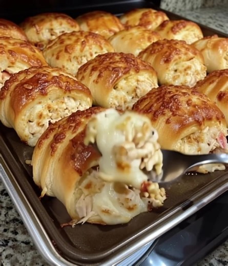 "OMG! I took one bite, and I swear I heard angels sing. This is next-level cheesy goodness!" Recipe in First (c.o.m.m.e.n.t ).👇 | The American Bite