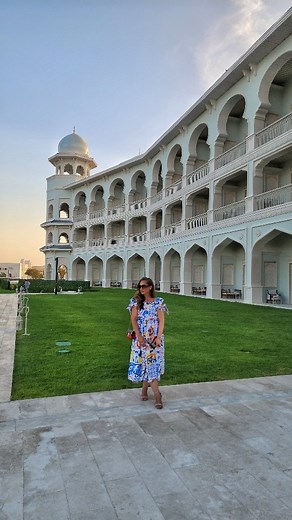 🛎️The Chedi Katara blends the most exquisite elements of two magnificent cultures, Mughal and Ottoman, boasting truly one of the most elegant and majestic new hotels in Qatar. ~The Chedi Katara’s design is matched by its meticulous attention to the smallest details, ensuring this modern-day palace offers guests an unrivaled experience. ~Overlooking the Arabian Sea, the spectacular hotel with private beach has 59 seafacing luxurious rooms and suites and 32 state-of-the-art private villas with a 