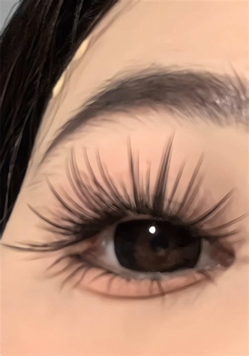 Lash Extensions & Cluster Lashes Guide: Care Tips and Styling