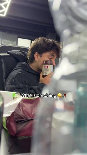 CHE STA FACENDO IL BRO 😭😭😭
