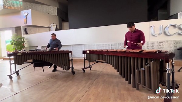 Extraxto de Catching Shadows, de Ivan Trevino. Presentado junto a @Freddy Jose Fernande en la ciudad de Arequipa #marimbamode #keyboardlife #chambermusic