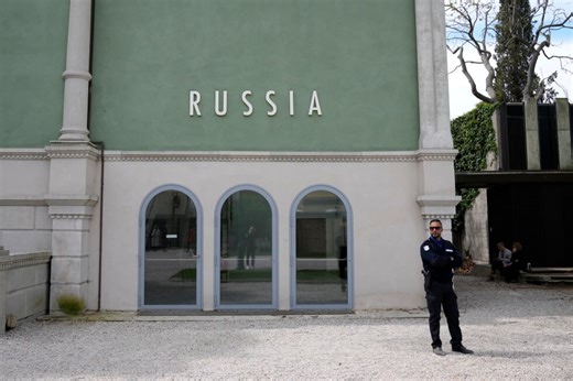 The Venice Biennale jury resigns amid tensions over awards ban, Russian participation