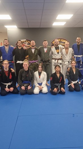 Comp Squad training session No.2 This week was in the Gi 🥋 High-Octane action all the way 💥💥🔥 . . . . . . MMA | BJJ | NoGi | Wrestling | Boxing | Muay Thai | Yoga | Kids Classes | Open 7 days a week❗️ Book your FREE trial with us (Link In Bio) ➖️➖️➖️➖️➖️➖️➖️➖️➖️➖️➖️➖️➖️ 📍New Wave Academy Training Centre (Bromley) Unit 8B & 9, The Mall, Bromley, BR1 1TS 💻 www.new-wave-academy.com 📞 020 8460 1600 📧 Bromley@new-wave-academy.com ➖️➖️➖️➖️➖️➖️➖️➖️➖️➖️➖️➖️➖️ #MMA #MMATraining #Grappling #Brazil