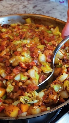 1.9M views · 10K reactions | “OMG Don’t make this unless you’re ready to eat the entire pan standing over the stove.”  Full recipe  | Easy Recipes | Facebook