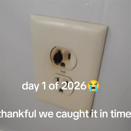 this just happened and it's in our bedroom that the heaters and ceiling fan quit working now this😭.Is this a sign 😭😭for 2026 😭! #bad #electric #sad