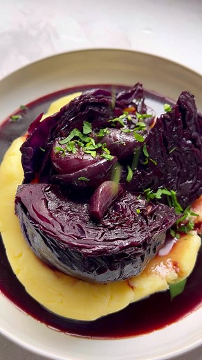 Delicious Braised Red Cabbage & Mash Recipe for Vegetarian Comfort Food