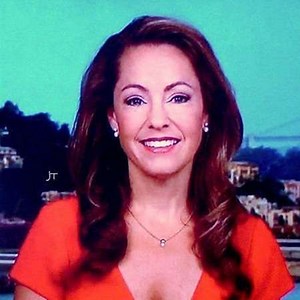 Claudia Cowan | Reportero de noticias recién casado - Biografía