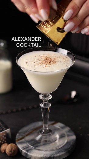 Delicious Festive Dessert Cocktail: Alexander Cocktail Recipe