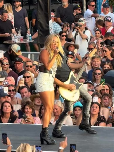 Carrie Underwood's Unforgettable Stage Performances