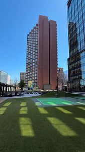 FREE pickleball lessons & sessions are going to be offered by pros at this hidden roof park in Cambridge later this month 🥳🏓 Spots will fill quickly… register now via link in bio 🔗 (or in the comments if you’re seeing this on Facebook💬) 🎥: @bucketlistboston | The Boston Calendar