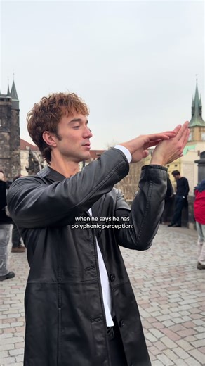 don’t hurt em now 😮‍💨 @Daniel Seavey #danielseavey #secondwindtour #travel #prague #busking @DSDAILY
