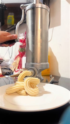 Marami pa kaming kailangang harapin na gastusin bilang small business (hello adulting 🥲), pero kebs! Super saya pa rin namin kasi finally naka-invest na kami sa Churro Maker 🎉 Goodbye na sa sakit-kamay kay Popi, hello mas maraming churros para sa inyo! 🤭✨ Maraming salamat po sa lahat ng sumusuporta sa @Popi Churros sa inyo mga ka-Popi namin lalo na sa mga taga Bagong Silangan, QC 💛 Dahil sa inyo, ganado kaming mag-level up pa. Mas pagagalingan pa namin ‘to, pramis yan! #PopiChurros #Popi 💛�