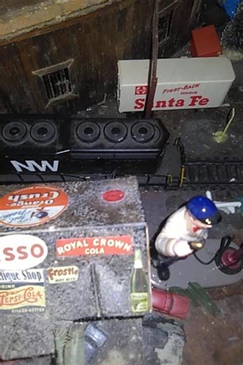 Norfolk & Western SD40-2 #1619 Running by Roundhouse HO Scale DVCRR Layout!!!