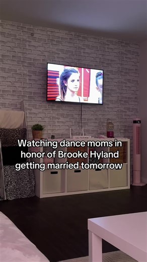 Empty Chair Solo at Wedding: A Dance Moms Moment