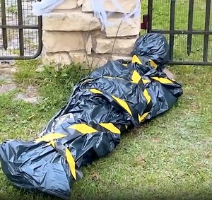 Epic Halloween Prank Ideas Using Everyday Items! 🎃👻 | 5-Minute Crafts SHORTS