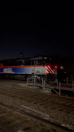 Early Hours on the BNSF Racetrack #train #metra #chicago #railfan