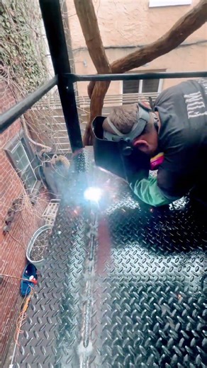 110v vs 220v welding #welding #millerwelders #mobilewelder #weldingbusiness #weldingtipsandtricks