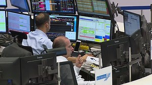 Börse reagiert auf Panik - Corona-Angst schickt Dax auf Talfahrt