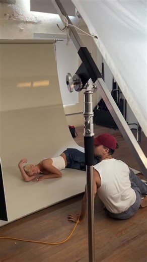 Creating art in the studio with @romanlopezfotografia | V-Flat World