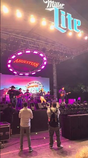 Cowboy Cumbia 🔥 EN VIVO! Laura Denisse y los Brillantes | AHUESTERN