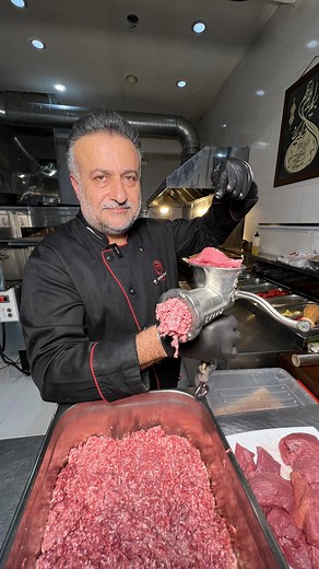 ‎شیراز یامی | shirazyummy‎ | ‎چند تا گ داشت؟ @anamana_fastfood آنامانا 📍 خاکشناسی روبرو کوچه ١١ . برگرشون با سس خیارشورشون که خیلی خوبه، ساندویچ زبونشونم که میشناسید...‎ | Instagram