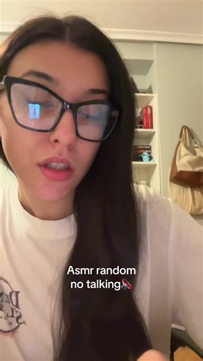 ASMR de Tapping para un Año Nuevo Relajante