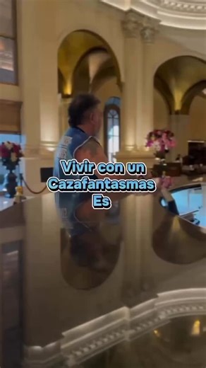 Carlos Trejo en su visita a Monterrey para afinar detalles de su pelea con Alfredo Adame en su combate el próximo 15 de marzo en Ring Royal, explota contra personal de un hotel de lujo en San Pedro por sufrir discriminación, el famoso cazafantasma le reclamó a la encargada del lugar por la actitud de un mesero. 😱🥊📹 Fuente: @reporteralr | Oeste Digital