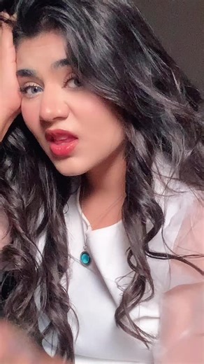 Tips for Styling Long Wavy Hair Effortlessly