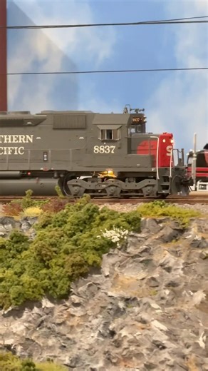 Southern pacific sd45 moving freight. #train #modelrailroad #railroad #hoscale #modelrailway
