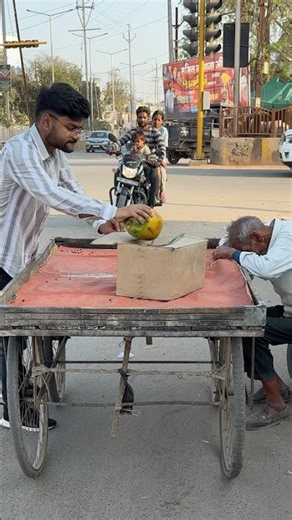 सारे फल बाँट दिए मैंने 😢🙏🏻 | help poor people’s #humanity #help #explore #shorts #viral #growth