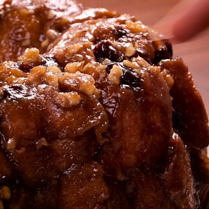 392K views · 3.8K reactions | What makes mornings better? This warm, caramel-cinnamon monkey bread, of course! Grands! Monkey Bread recipe: https://www.pillsbury.com/recipes/grands-monkey-bread/7a1e41b1-4708-4028-8ce6-fcb5baebbc19?utm_medium=social&utm_source=facebook&utm_campaign=11_2017_standard?mktimp=PBRBGBISC | Pillsbury | Facebook