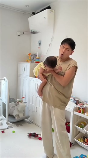 What a Mom Can Do with One Hand! #shorts