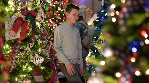 Get in the Christmas spirit with shows, Santa, skating in Knoxville