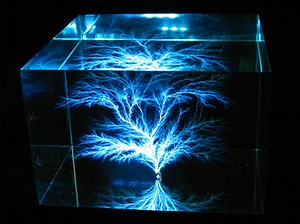 Geeky Artist Captures 2.2-Million-Volt Lightning Bolts Inside Clear Acrylic Blocks