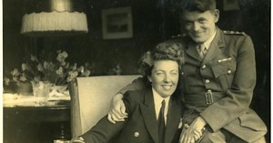 Why did the Irish volunteer as British officers in WWII?