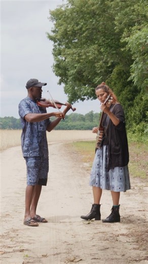 "Ryestraw" – Rhiannon Giddens & Justin Robinson