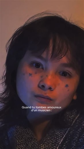 Petite Chose on Instagram: "J’ai perdu la captation vidéo donc je vous fais un mini-clip aujourd’hui. J’espère que ça vous plaît quand même 🥲 27/11/25 Petite Marie - Francis Cabrel #musique #chant #frenchmusic #chansonfrancaise #reprise #etoiles #musiciens #amour #tomberamoureux #histoiredamour #aimer #polyphonie #fyp"