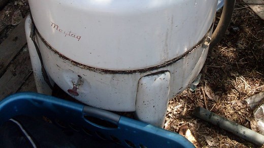 Learn to Do Laundry the Old-School Way Using a Wringer Washer