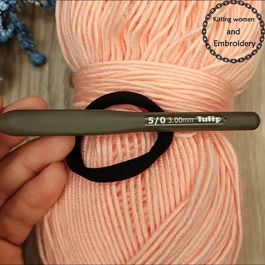 It's incredibly easy, you'll love this dazzling braid. #knittinglove #crochet #knitting | Knitting Woman and Embroidery