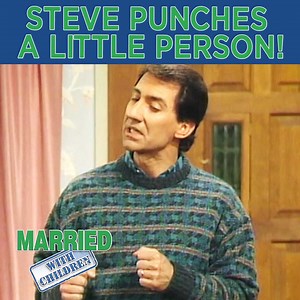 Steve is riled up over a traffic incident and thinks the driver will come after him for revenge, so Al talks him into throwing the first punch. From Season 3, Episode 15, 'The Harder They Fall'. While driving Peggy back from the video store, Steve gets cut off in traffic and Peggy gives the driver "the finger." Steve then asks the Bundys to come over to his and Marcy's house as protection because he's afraid of violent reprisal. Watch More 'Married With Children': https://bit.ly/2WLVw4f Subscrib