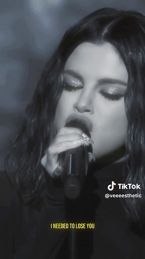 Selena Gomez Emotional Live Performance of 'Lose You To Love Me' at the AMAs 2019
