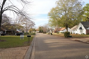 Living in Flowood, MS