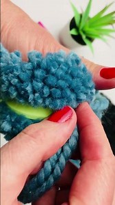 How to make the PERFECT 🧶 Pom Pom ✂ #crochet #pompom #diycrafts #yarncraft