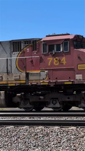 BNSF Fakebonnet #784 trails 3/5 on a BNSF intermodal out of Belen, NM! #train #bnsf #railfan