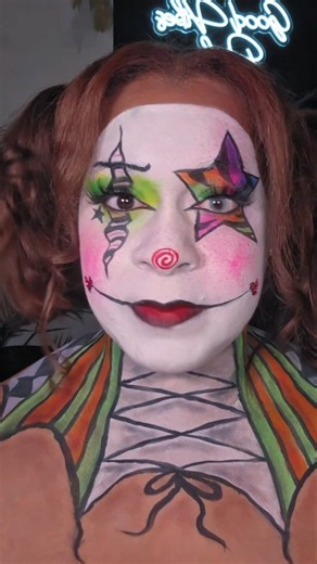 Spooky but cute 🤭clown Halloween makeup #halloween #clownmakeup #transition #clown #makeup
